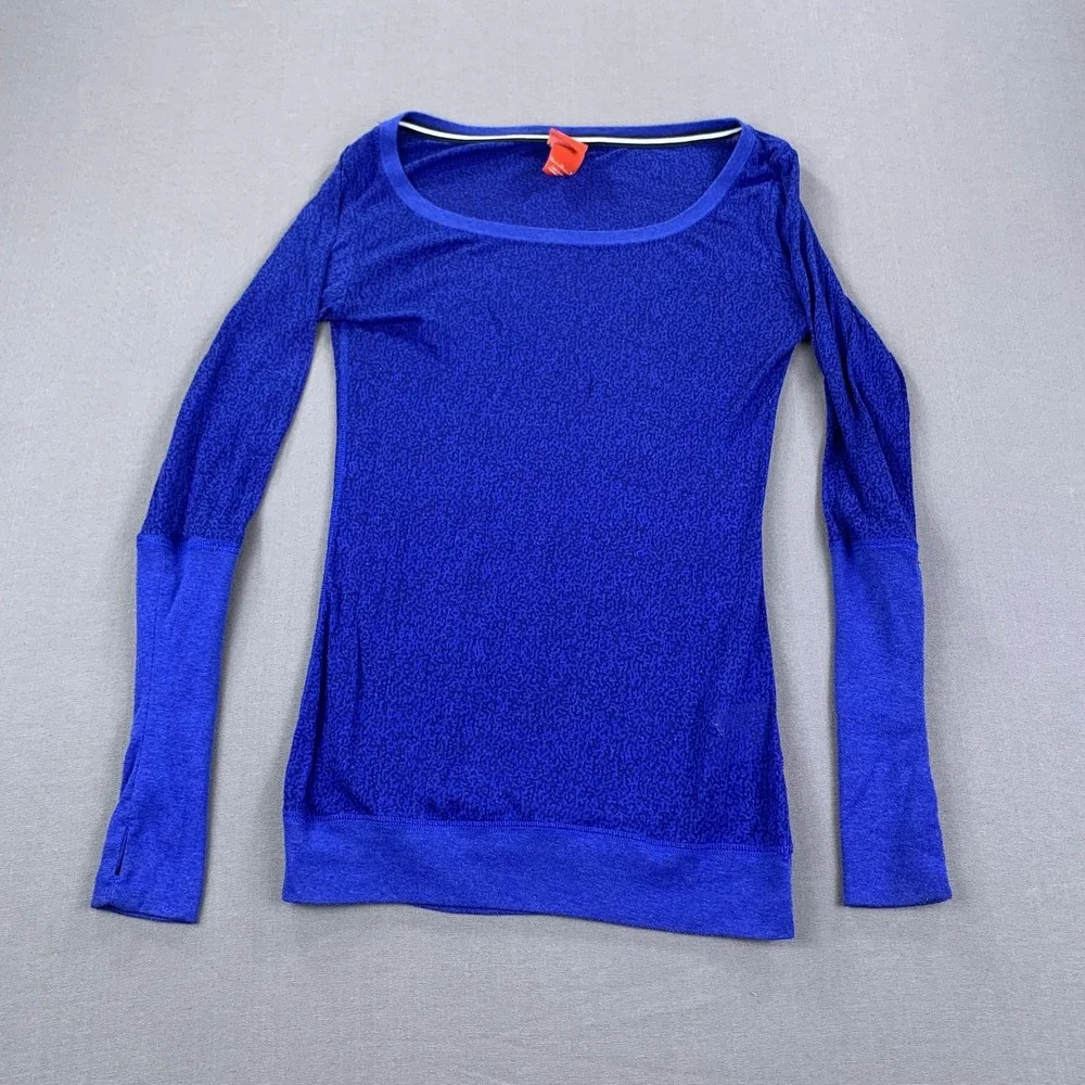 Nike Shirt Womens Medium Long Sleeve Scoop‎ Neck Thumbholes Athletic 041884-480